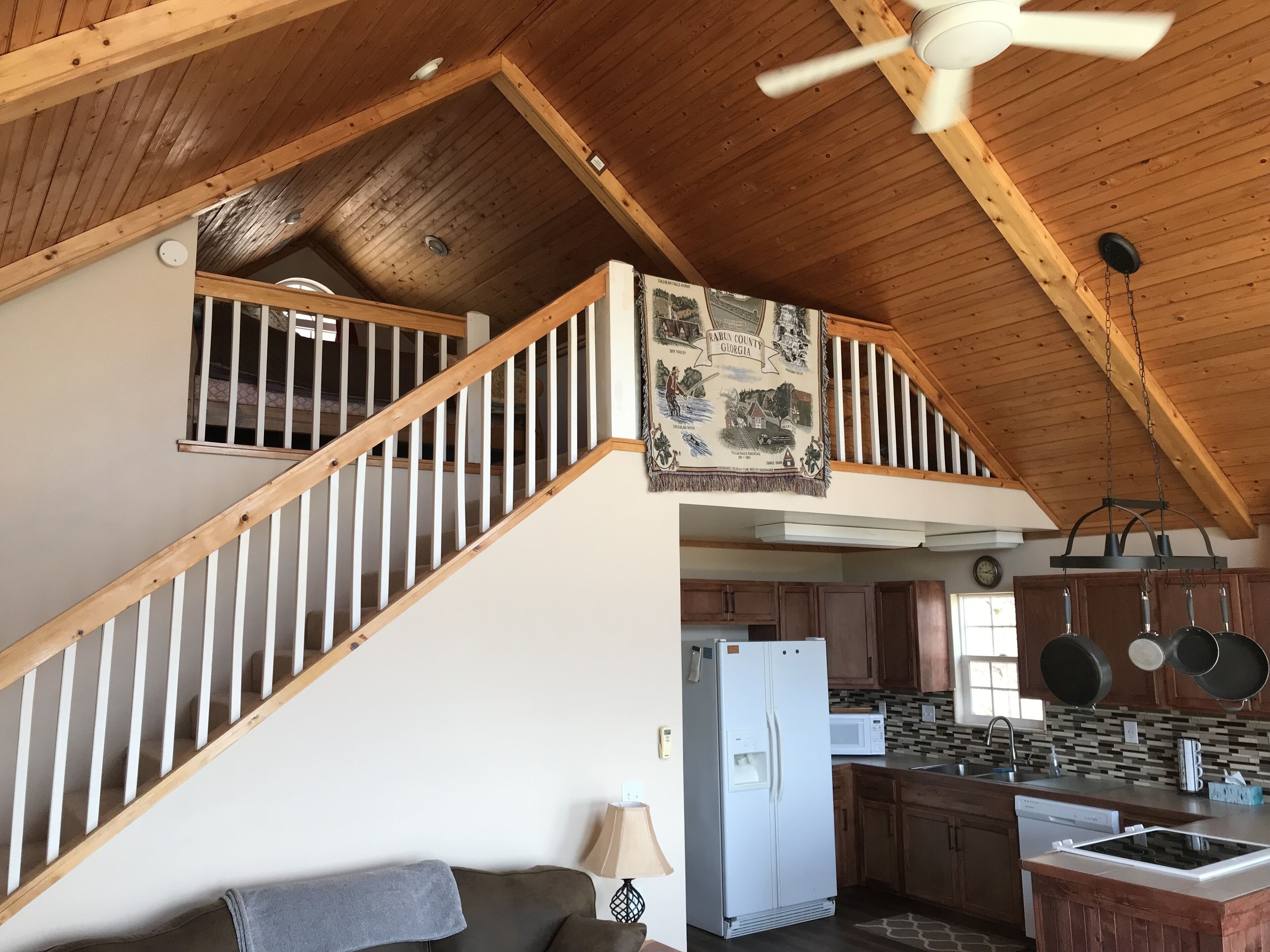 Rue with a View – Picturesque Mountain Views