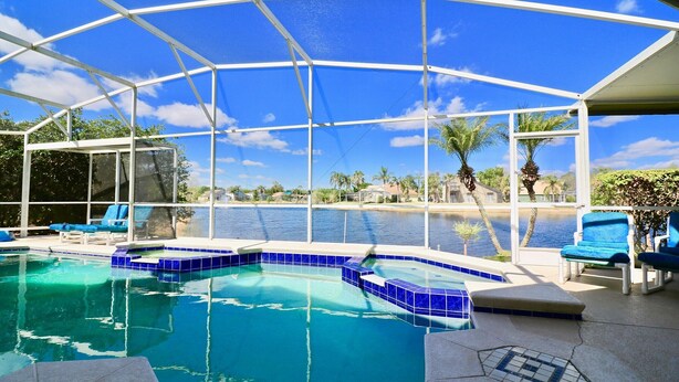 Pool - Lovely Cheerful Home Near Disney Lake View & Pool (Kissimmee)