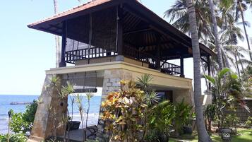 Hot tub, Swedish massages, massages