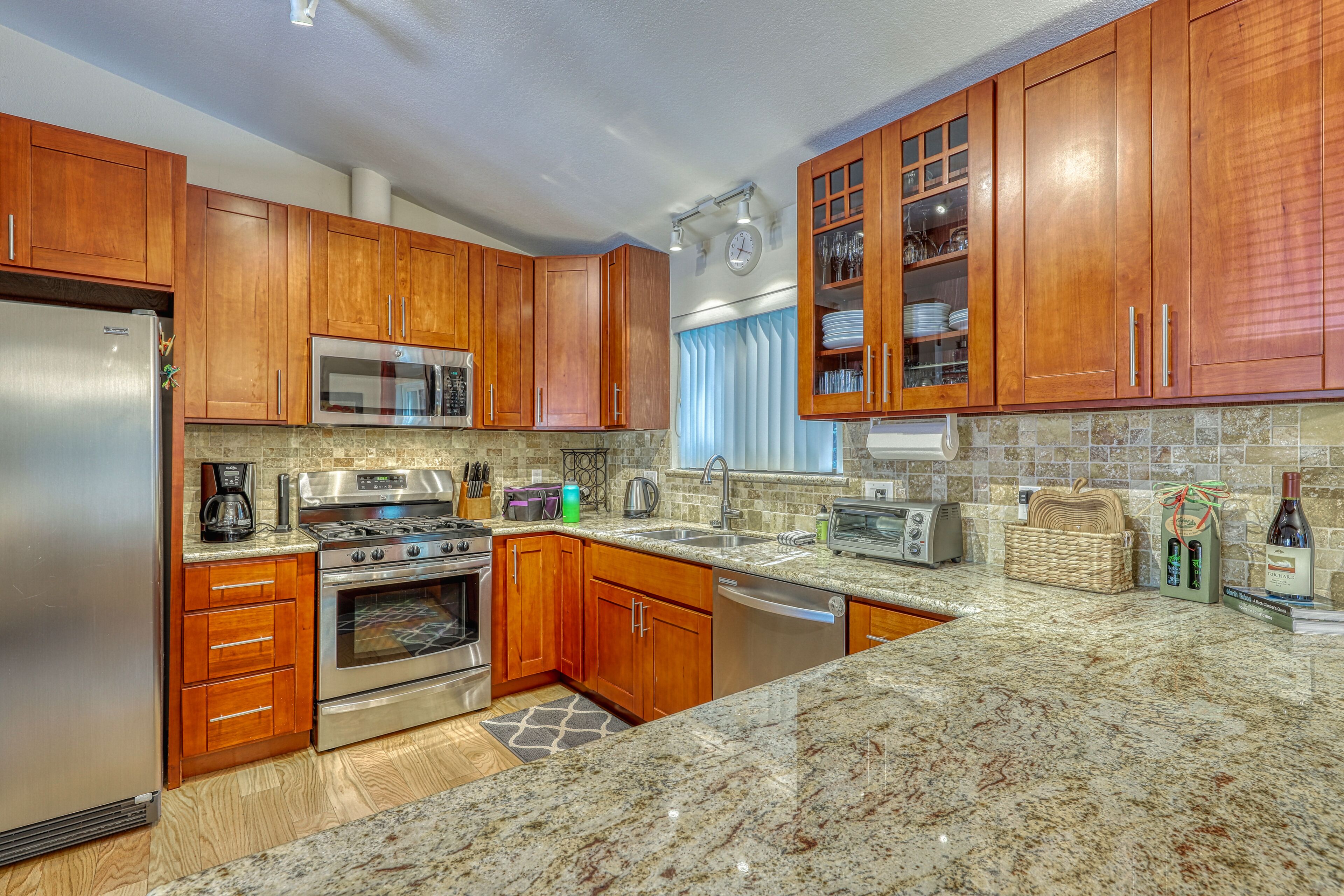 Remodeled Tahoe-Donner family home w/ access to resort-style amenities