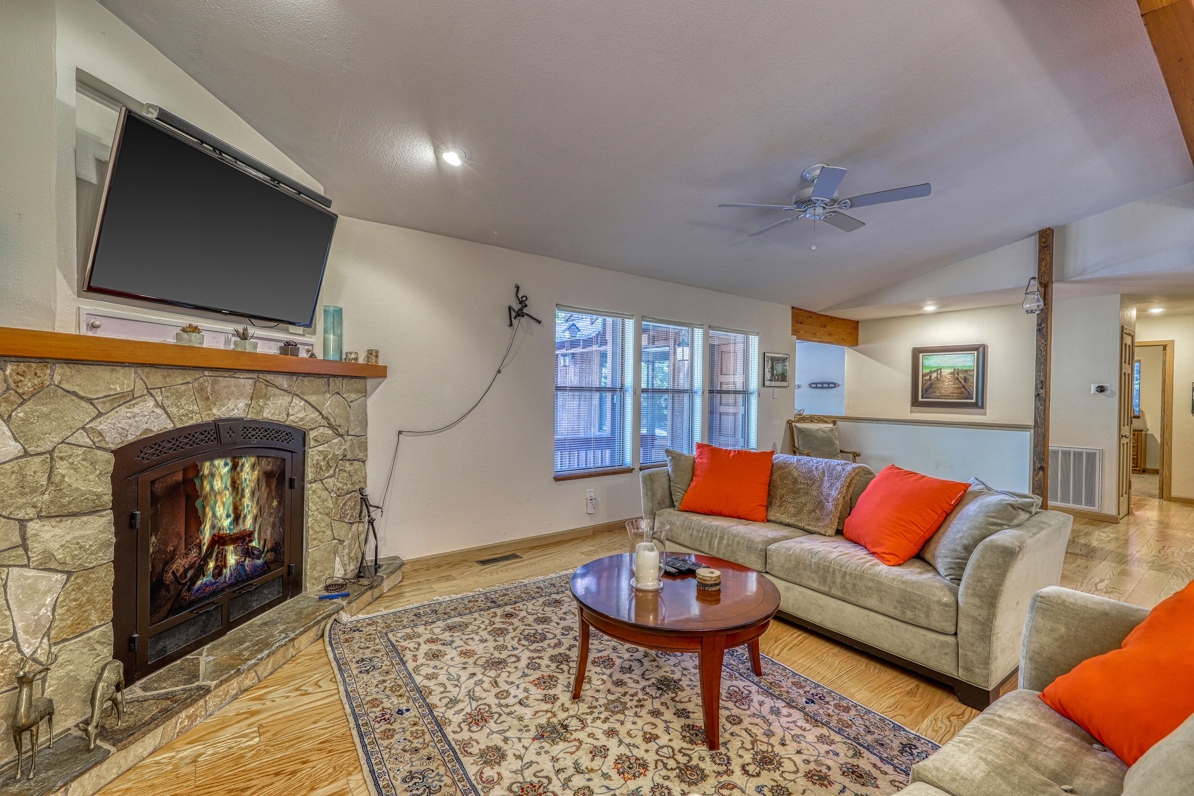 Remodeled Tahoe-Donner family home w/ access to resort-style amenities