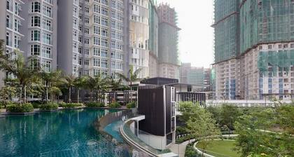 ♛Urban Retreat w Yoga Waterfall - walk to Legoland