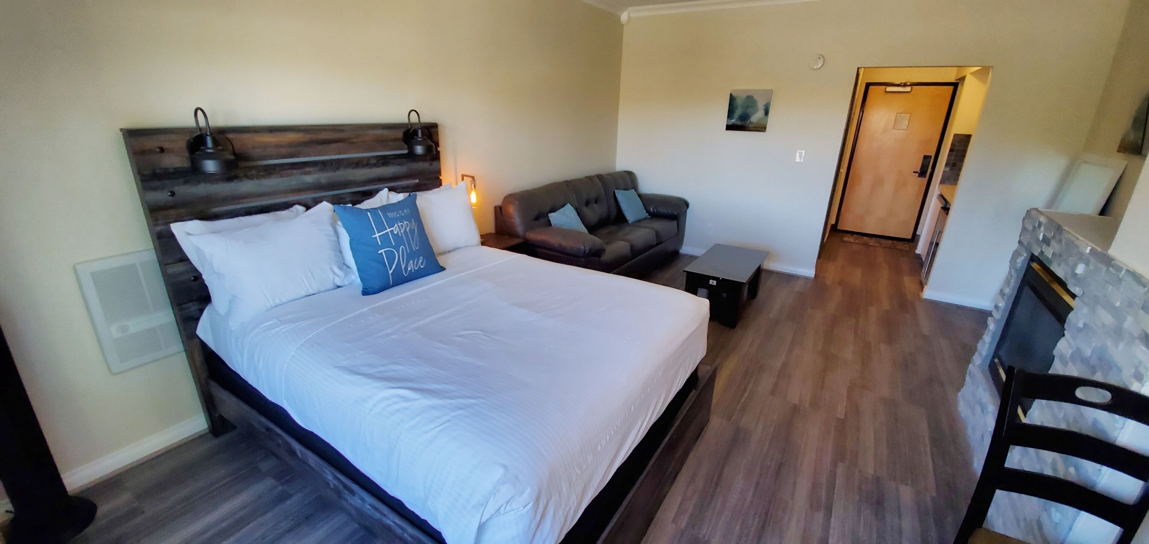 Clean Get-A-Way Condo w/ Pool, Jacuzzi and Gym