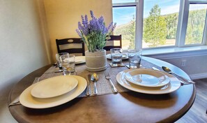 Dining - Clean Get-A-Way Condo w/ Pool, Jacuzzi and Gym (Brian Head)