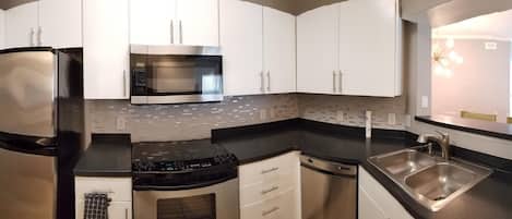 Geladeira, micro-ondas, fogão, cooktop