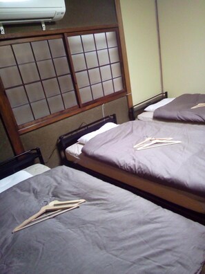 Free WiFi, bed sheets - Woodon - Hostel (Osaka)