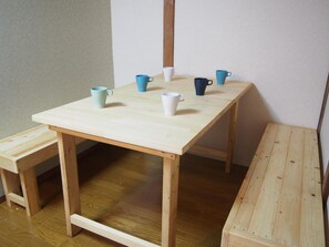 Dining - Woodon - Hostel (Osaka)