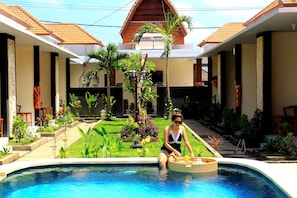 Outdoor pool, pool loungers