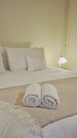 Chambre Double Deluxe | Bureau, chambres insonorisées, fer et planche à repasser, Wi-Fi gratuit