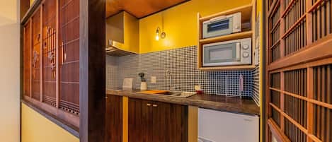 Casa (Private Vacation Home) | Cocineta privada | Refrigerador, microondas, parrilla de estufa y arrocera