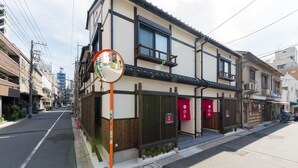 A traditional Japanese building with a wooden exterior, a small balcony, and a signboard. - Yadoya Asakusa Sen no Kaze (Tokyo)