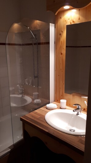 Bañera, secador de pelo