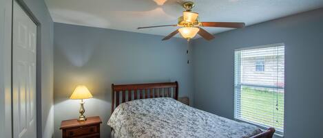 3 عدّة غرف نوم ومكواة/لوح كي وواي فاي مجانًا وملاءات أسرّة