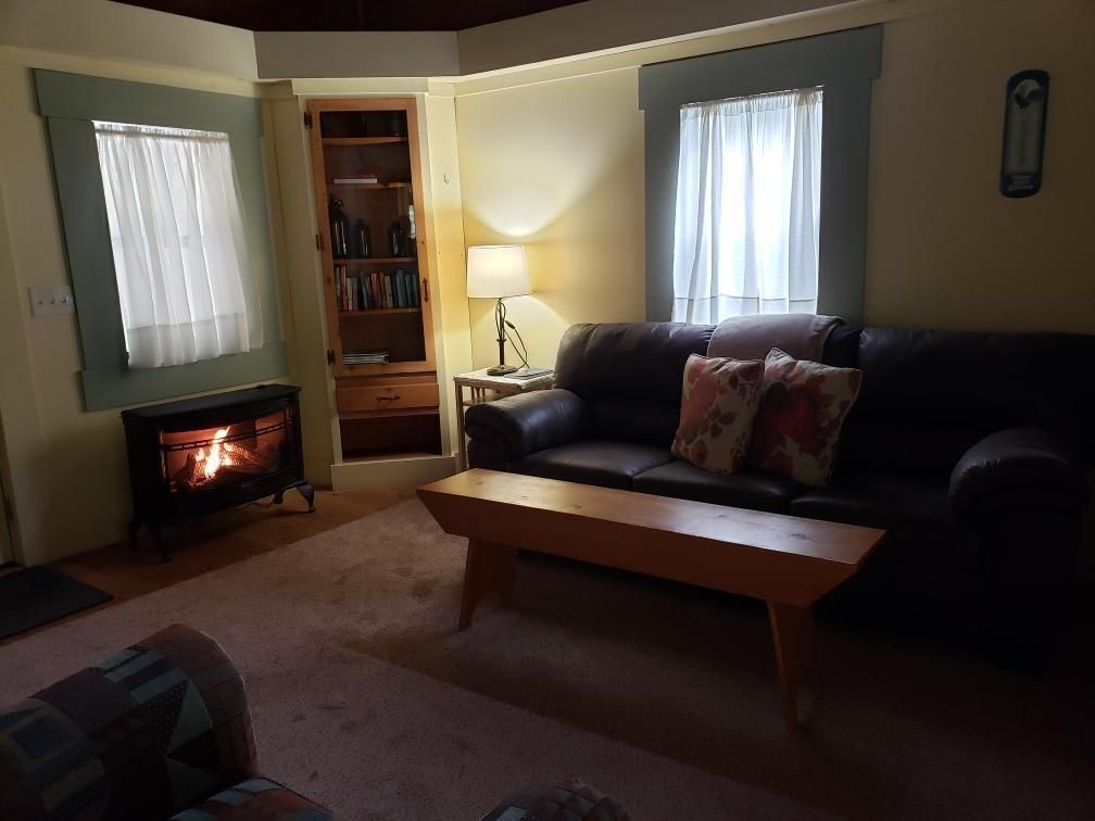 Secluded Creekside Cabin w/Hot Tub and Hi speed Internet!