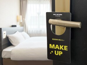 Desk, free WiFi, bed sheets - CHECKinn Osaka Shinimamiya (Osaka)