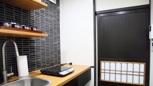 一棟貸し | 専用簡易キッチン | 冷蔵庫、電子レンジ、コンロ、電気ポット