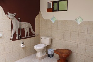 デラックス キャビン (River) | バスルーム | シャワー、バスアメニティ (無料)、タオル