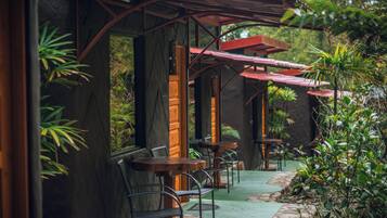 Cabane, salle de bains privée (River) | Bureau, Wi-Fi gratuit, draps fournis