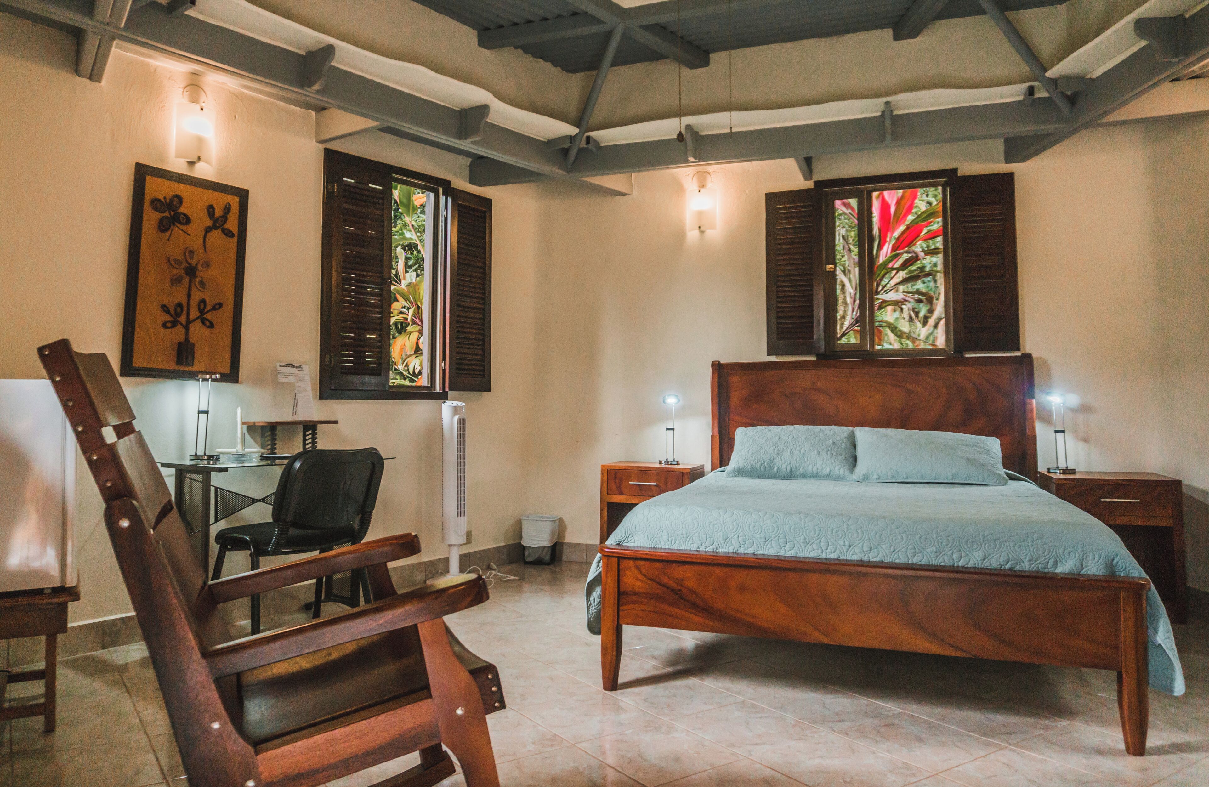 Cabaña Deluxe (River) | Escritorio, wifi gratis, ropa de cama y acceso para silla de ruedas 