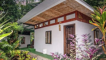 Comfort Room, Garden View | 1 bedroom, desk, free WiFi, bed sheets