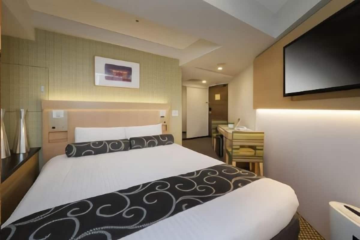1 habitación, escritorio, wifi gratis y ropa de cama