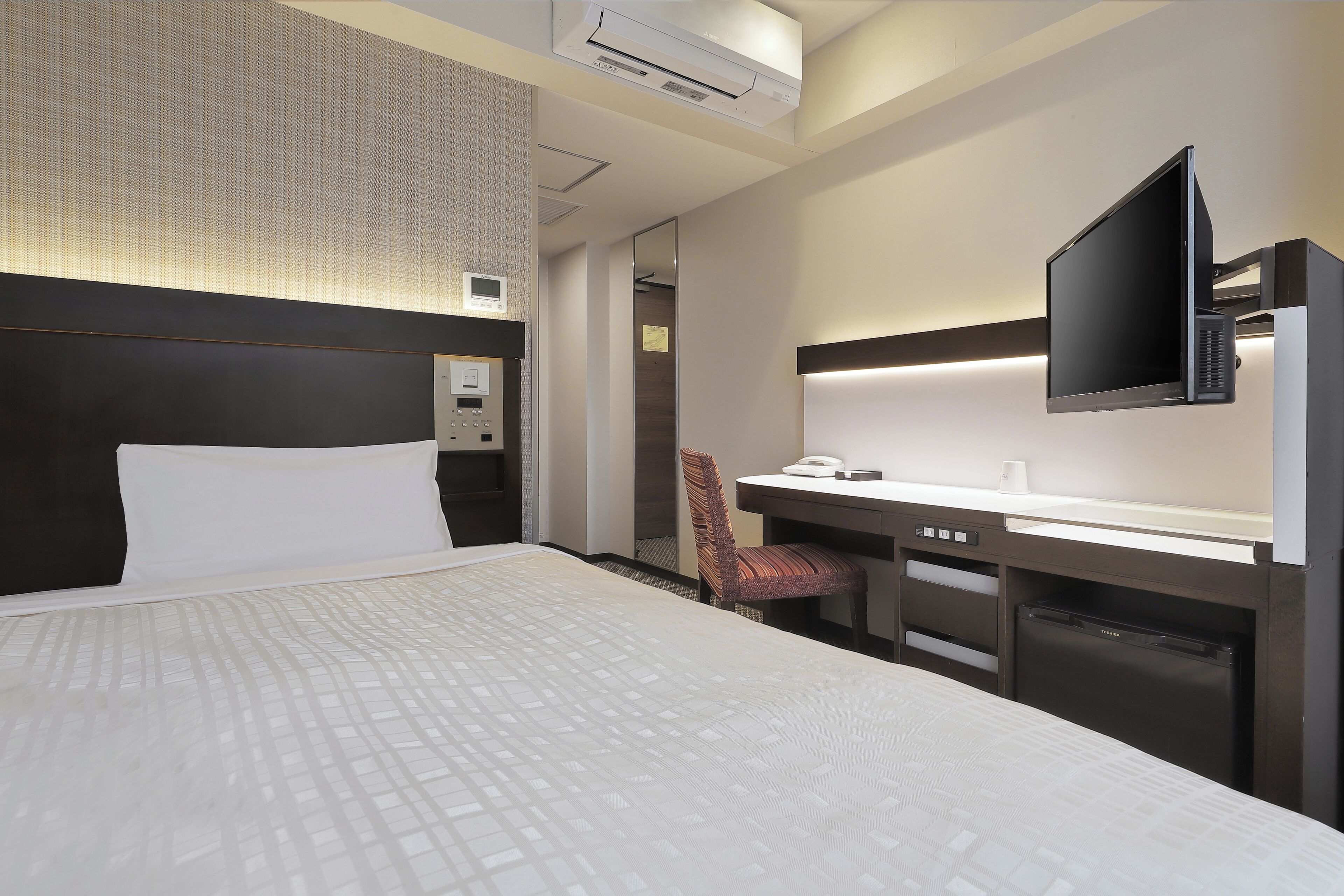 1 bedroom, desk, free wifi, bed sheets