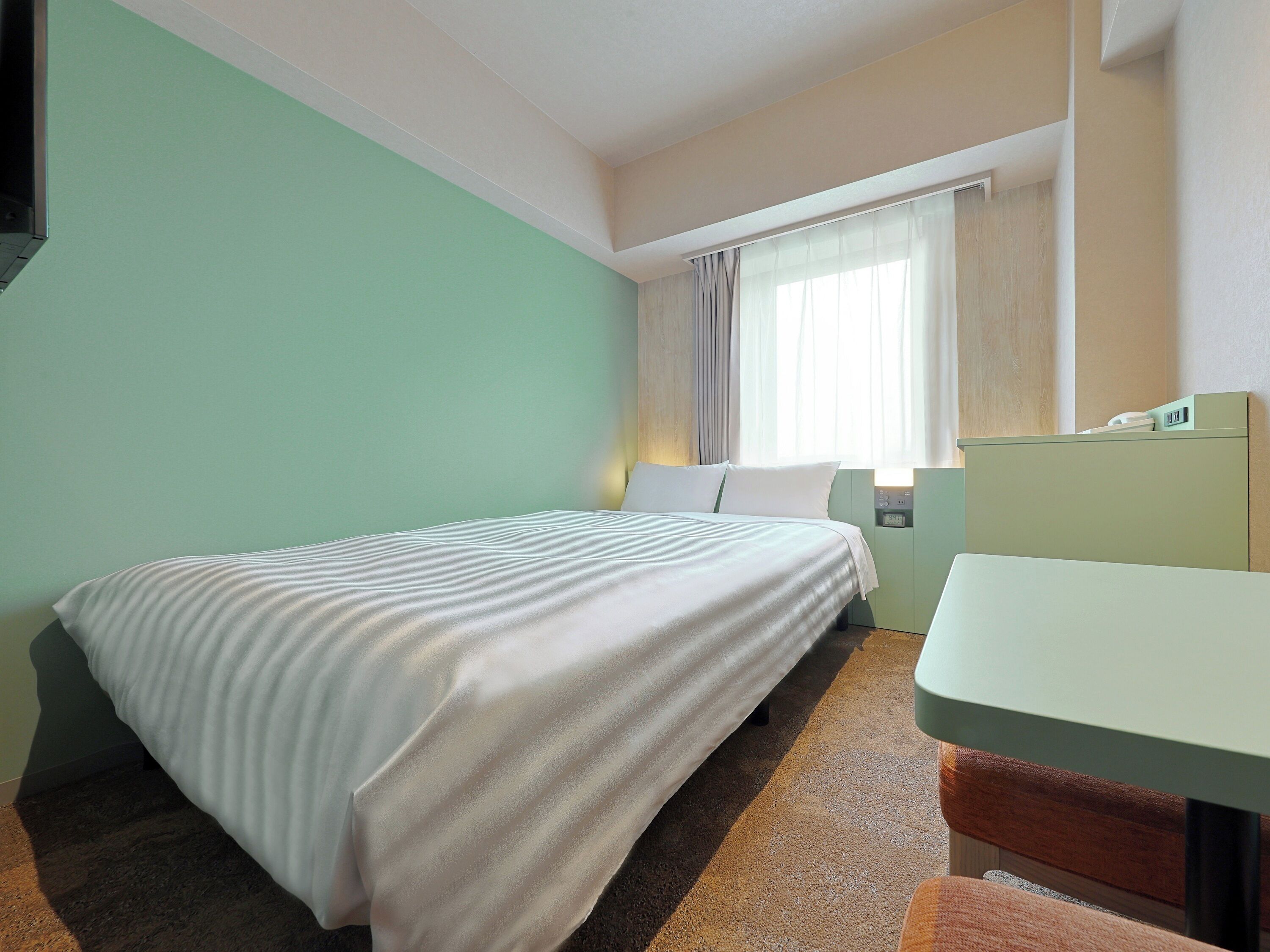 Desk, free WiFi, bed sheets
