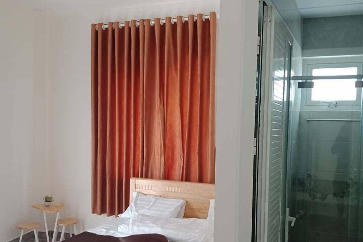 Basic Double Room Single Use | Desk, laptop workspace, blackout drapes, soundproofing