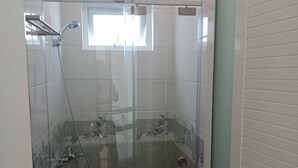 Basic Double Room Single Use | Bathroom - TRI NGUYEN - Hostel (Lam Vien - Da Lat)