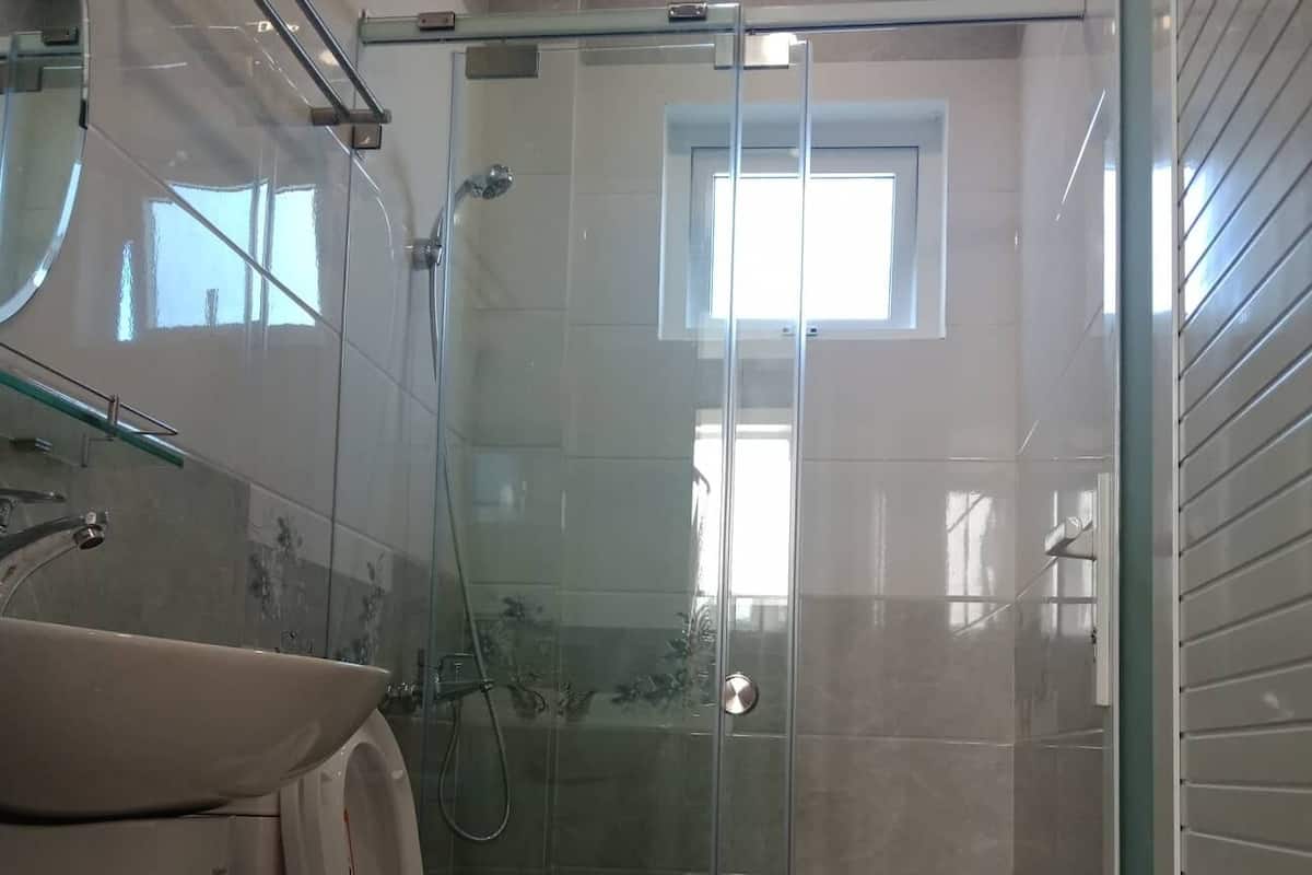 Basic Double Room | Bathroom | Separate tub and shower, hydromassage showerhead, free toiletries