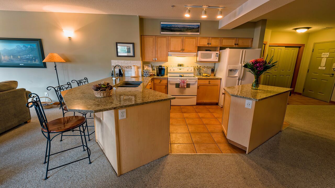 Amazing Rocky Mountain Views: Spacious, Bright, Comfortable Condo, Free WIFI