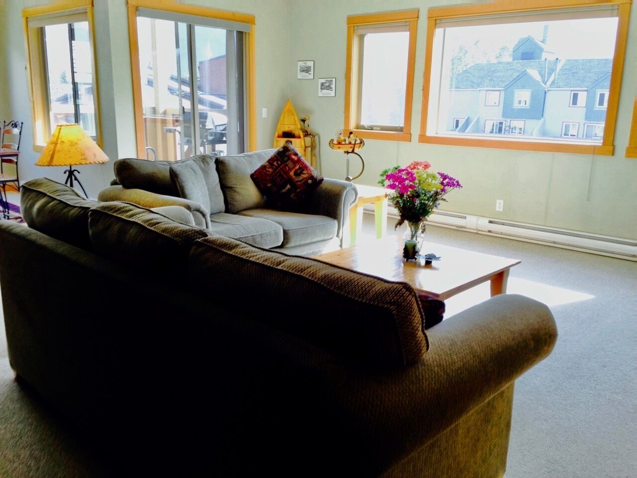 Amazing Rocky Mountain Views: Spacious, Bright, Comfortable Condo, Free WIFI