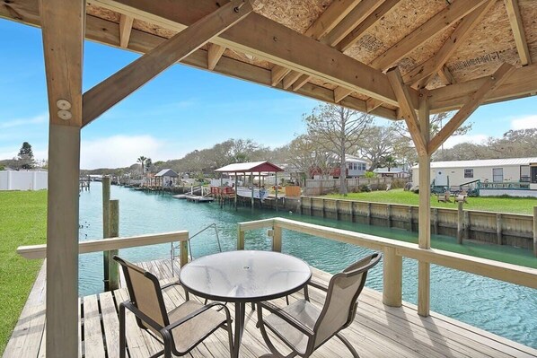 Outdoor dining - On the Canal, by Beach, Kayaks, Dock, Fishing (St. Augustine)