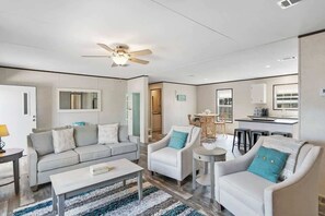 TV, streaming services, offices - On the Canal, by Beach, Kayaks, Dock, Fishing (St. Augustine)