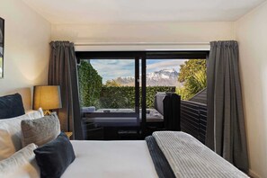 2 habitaciones, tabla de planchar con plancha, cuna de viaje y wifi 