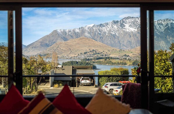 Interior - SPACIOUS ALPINE LAKE VIEW SPA TOWNHOUSE WALK TO TOWN (Fernhill)