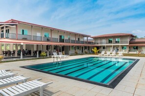 Outdoor pool, open 7:00 AM to 7:00 PM, sun loungers - Nilakma Lagoon (Negombo)