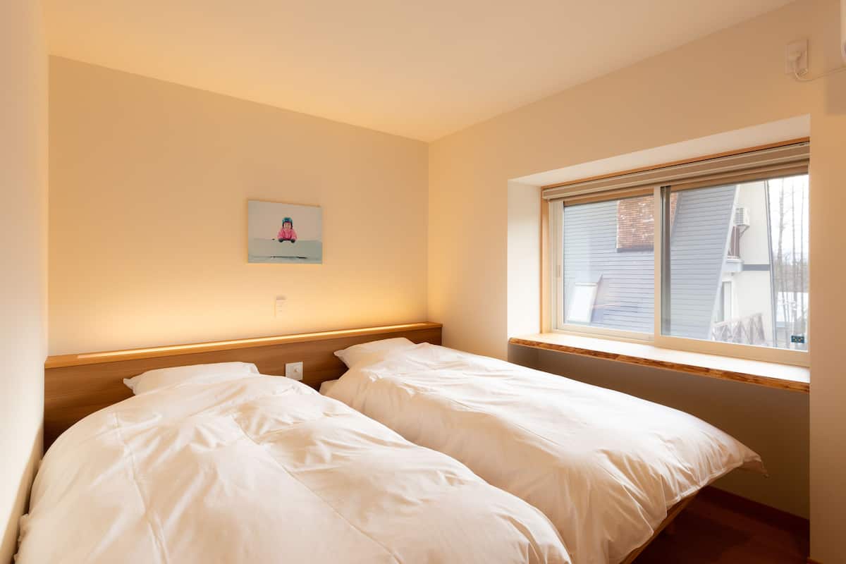 2 bedrooms, in-room safe, laptop workspace, free cots/infant beds