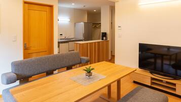 Appartement, 2 slaapkamers (with Loft) | Woonruimte | Flatscreentelevisie en vloerwarming