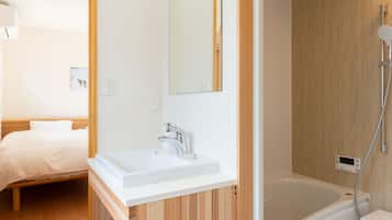 Appartement, 2 chambres | Salle de bain | Ensemble douche/baignoire, serviettes fournies