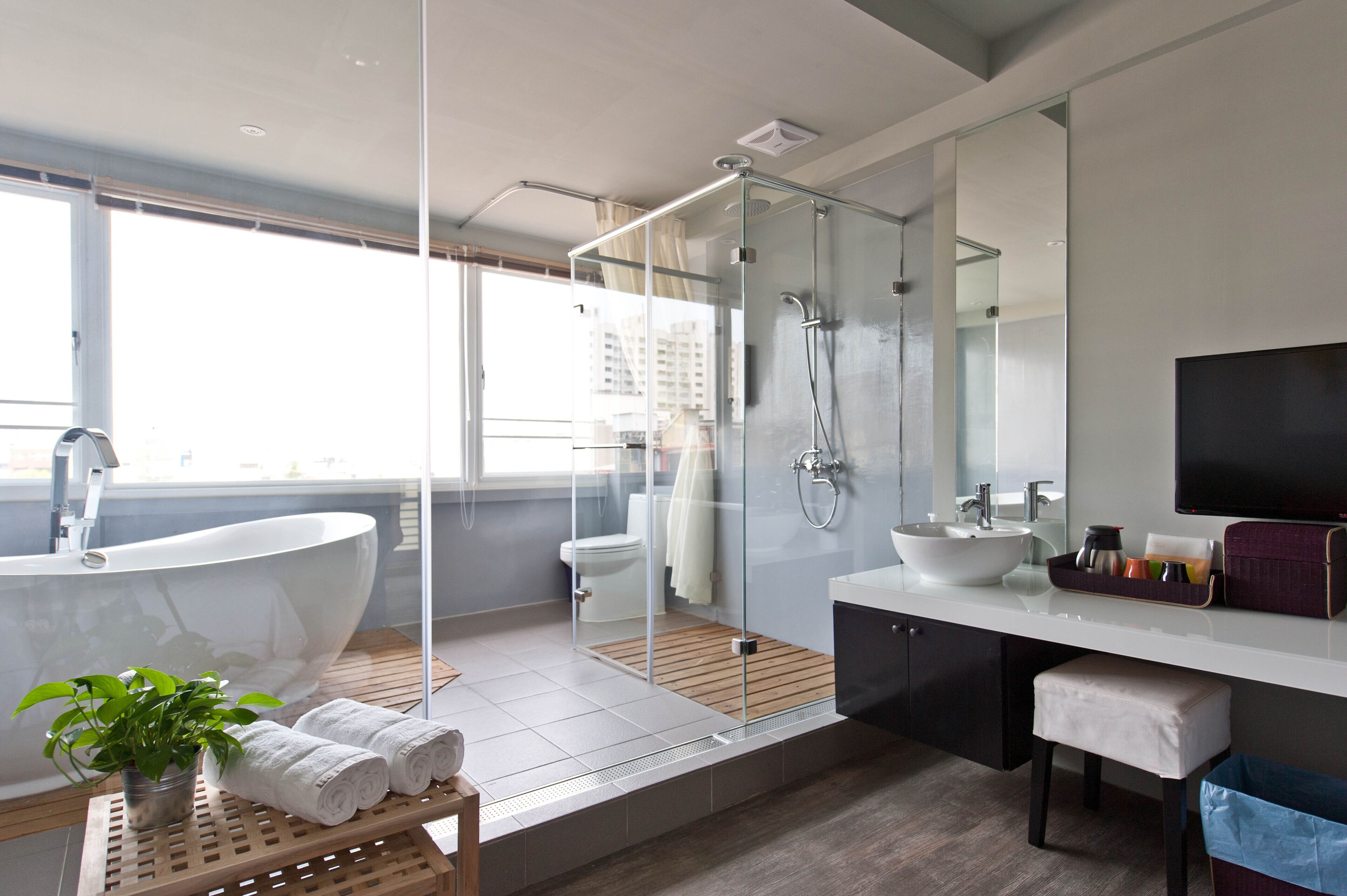 Double Room | Bathroom | Free toiletries, hair dryer, slippers, towels