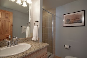 Shower, hair dryer, towels - The Way Home Condo in Teton Village Convenient Location Walk to the slopes! (Teton Village)