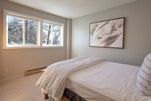 2 makuuhuonetta, silitysrauta/-lauta, vauvan matkasänky, ilmainen Wi-Fi