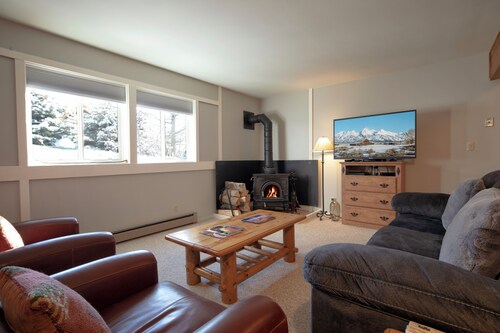 The Way Home Condo in Teton Village Convenient Location Walk to the slopes!