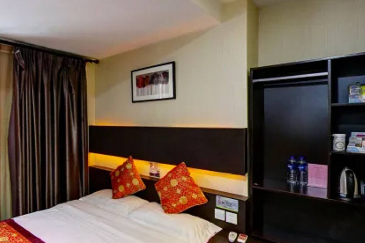 Double Room | Desk, blackout drapes, free WiFi, bed sheets