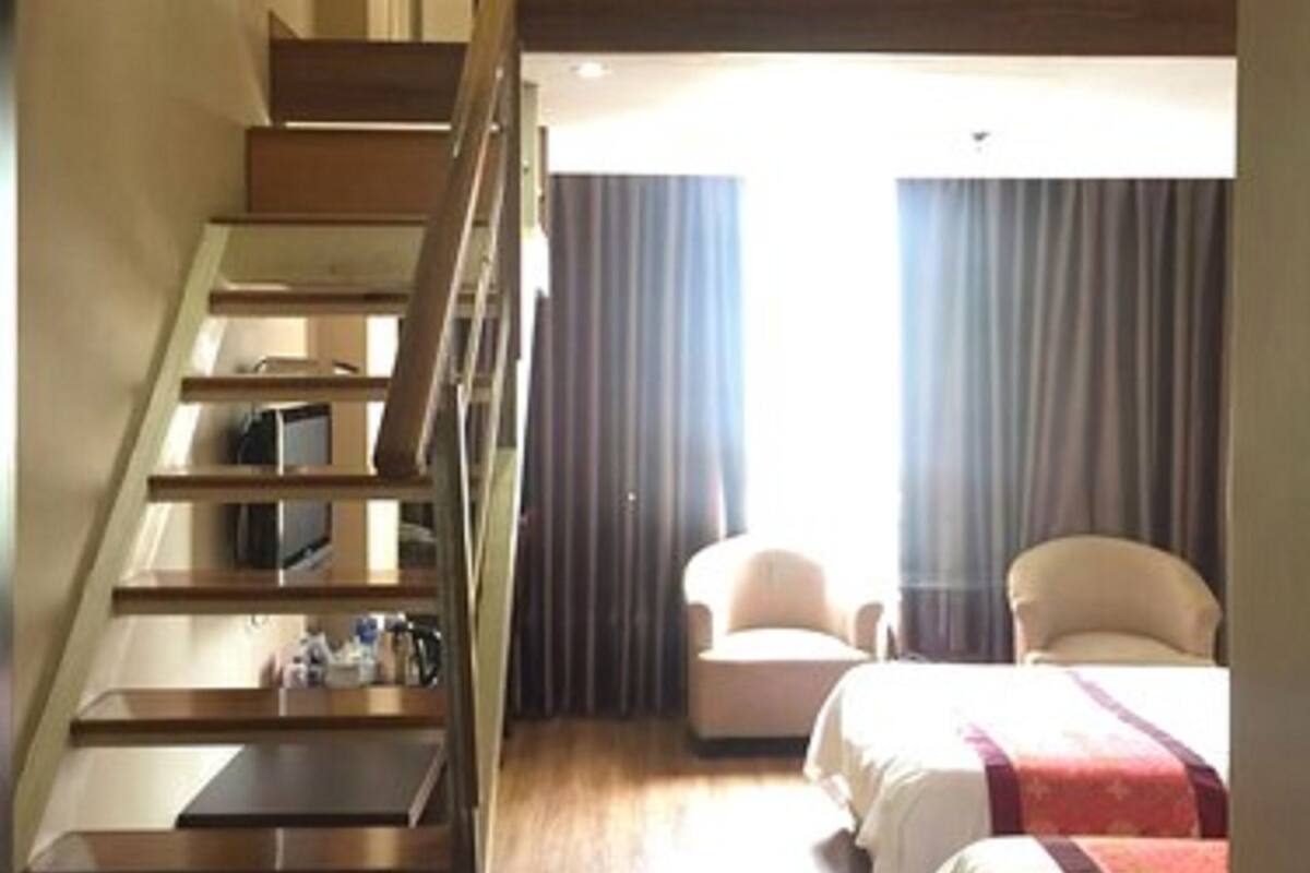 Triple Room | Desk, blackout drapes, free WiFi, bed sheets