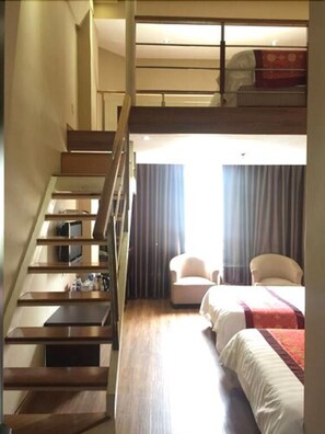 Triple Room | Desk, blackout curtains, free WiFi, bed sheets - Shanghai Rentail Boutique Hotel (Shanghai)