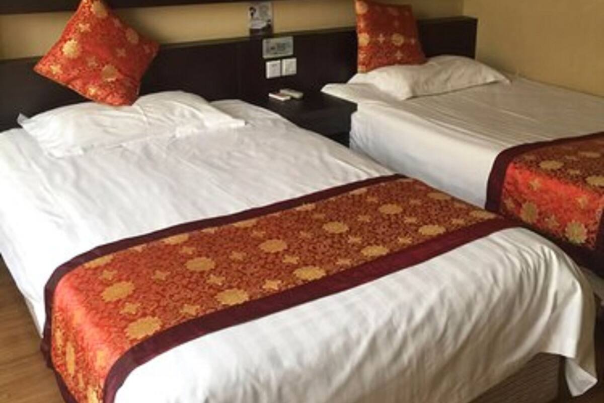 Twin Room | Desk, blackout drapes, free WiFi, bed sheets