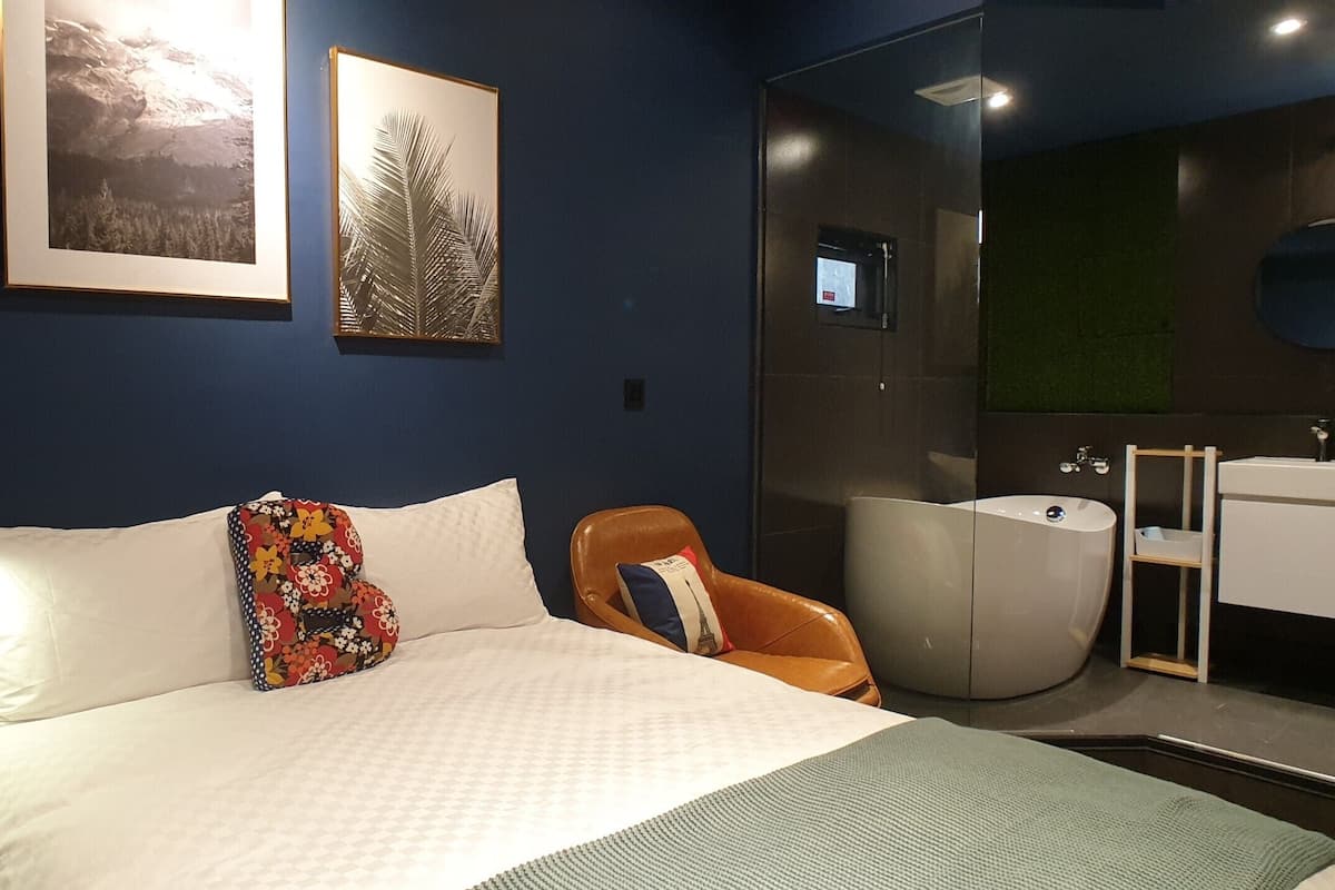 Double Room (B) | Down comforters, pillowtop beds, individually decorated