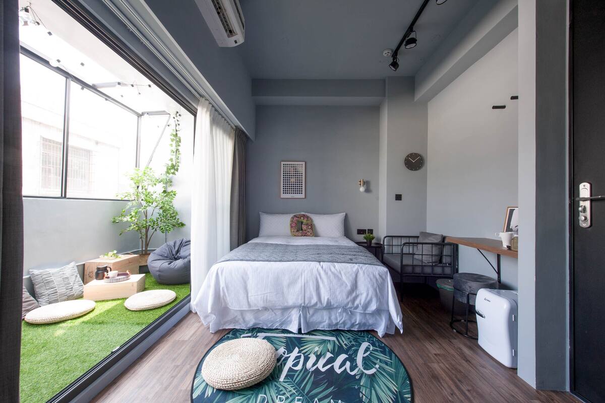 Double Room (G) | Down duvets, pillow-top beds, blackout curtains, soundproofing